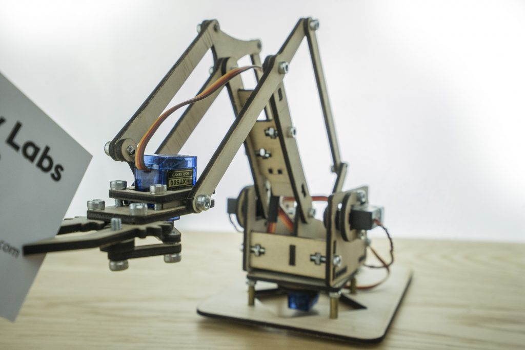 Ứng dụng máy cắt laser trong lớp học: Kỹ thuật sáng tạo mở ra cánh cửa cho học tập đa dạng
